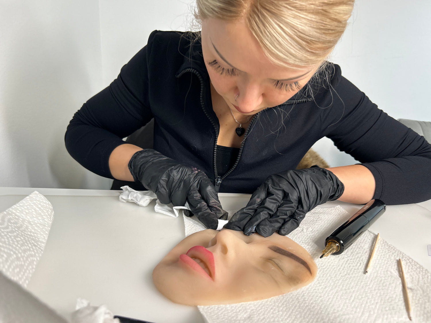 PMU Kurse, Entdecke Dein Potenzial: Lerne Permanent Make up an der Kölner Academy
