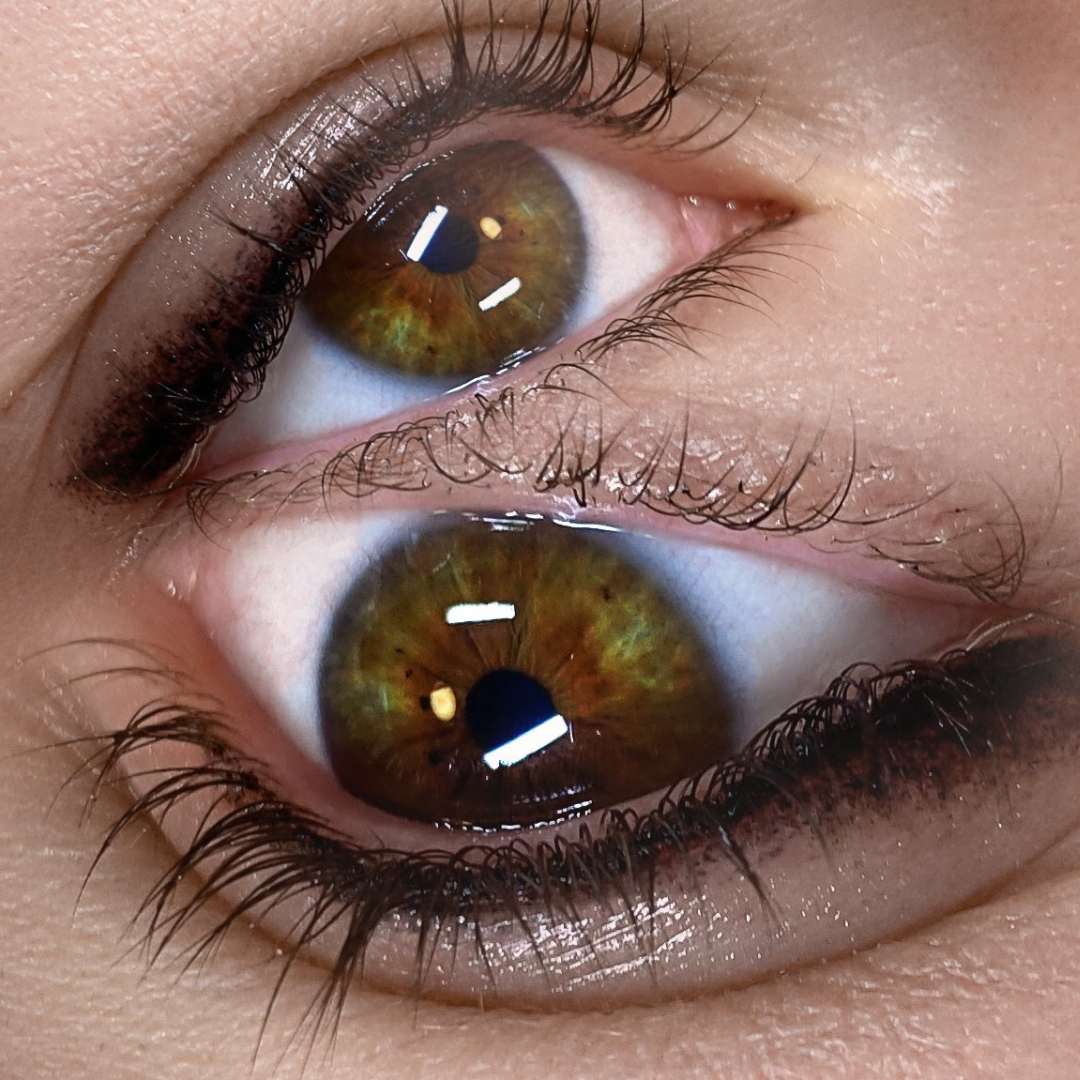 Frisch pigmentiertes Auge nach einem PMU Termin in Köln