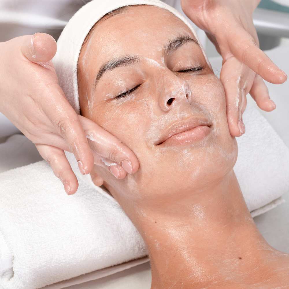 Gesichtsbehandlung im Beauty Bereich