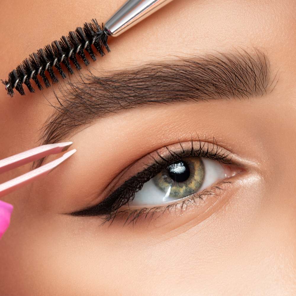 Permanent Make-up Augenbrauen und praktische Präzisionsarbeit